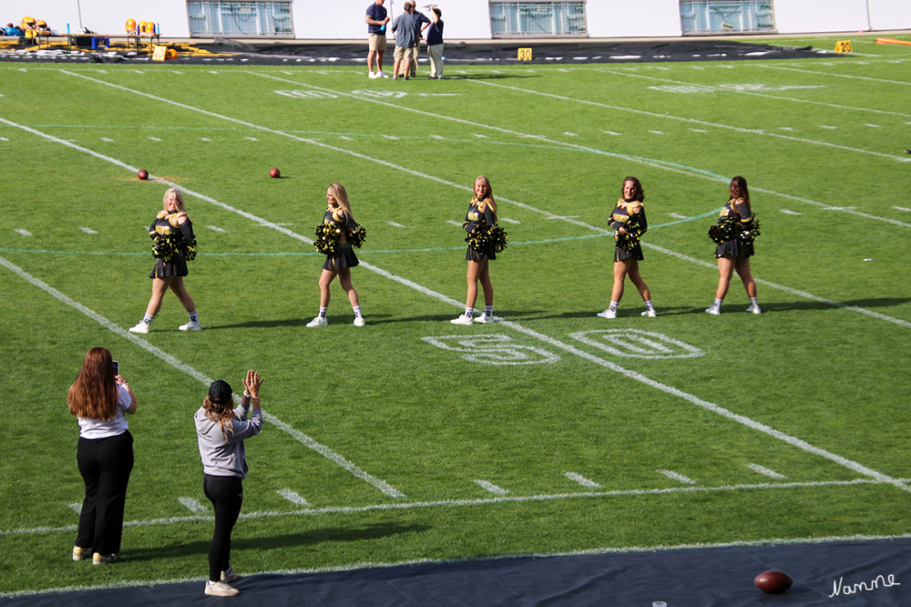 American Football
Cheerleader
Schlüsselwörter: 2025