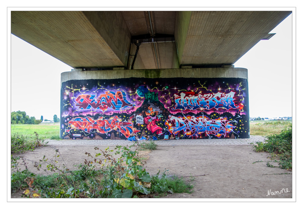 Graffiti unter der Rheinbrücke
Neuss
Schlüsselwörter: 2025