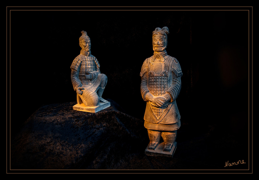 Terrakottakrieger
Lichtsetzung mit Taschenlampe
Schlüsselwörter: 2025