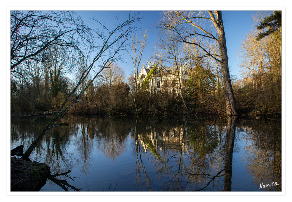 Haus Horst
st ein wasserumwehrter ehemaliger Rittersitz im Mönchengladbacher Stadtteil Giesenkirchen und liegt nur 1,7 Kilometer Luftlinie von Schloss Liedberg entfernt. Die Anlage steht seit dem 4. Dezember 1984 unter Denkmalschutz. lt.Wikipedia
Schlüsselwörter: 2025