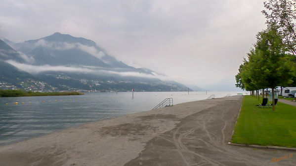 Wolkenverhangen
Lago Maggiore ca. 16 Grad
Schlüsselwörter: Italien