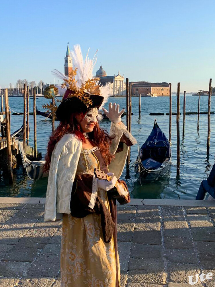 Karneval in Venedig
Der Ursprung des venezianischen Karnevals geht auf die Saturnalien der Antike und damit Gebräuche und Festlichkeiten von vor der Fastenzeit, bis in das 12. Jahrhundert zurück. laut Wikipedia
Schlüsselwörter: 2023; Italien