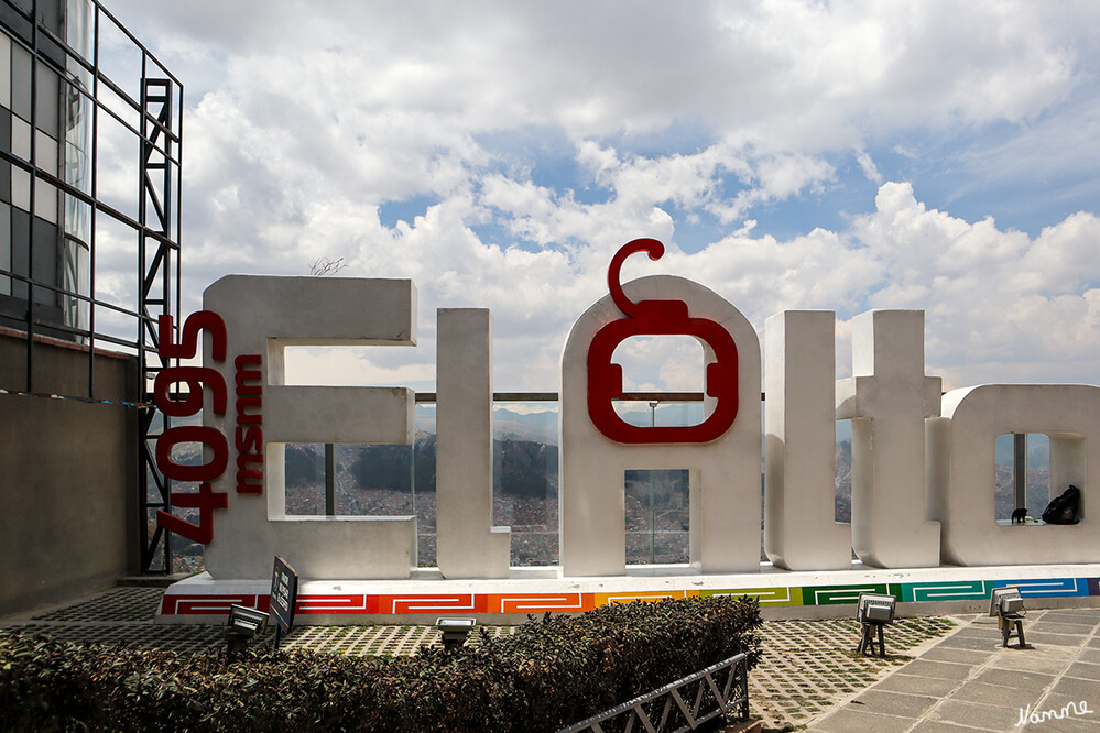 2 Bolivien La Paz  Seilbahn El Alto
El Alto ist eine Stadt in Bolivien und liegt unmittelbar westlich von La Paz, zu dem es bis 1985 als Stadtteil gehörte. El Alto hat 842.378 Einwohner und ist damit die zweitgrößte Stadt Boliviens, nach Santa Cruz und vor La Paz und Cochabamba. laut Wikipedia
Schlüsselwörter: La Paz