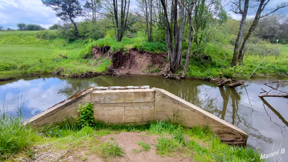 Brücke
wartet noch auf Wiederherstellung
Schlüsselwörter: Eifel