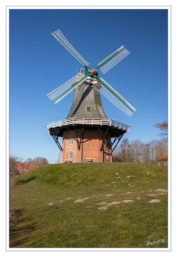 Greetsiel - Grüne Mühle
Die „Grüne Mühle“ nach dem Wiederaufbau am 5. Juni 2015 
Schlüsselwörter: Nordsee