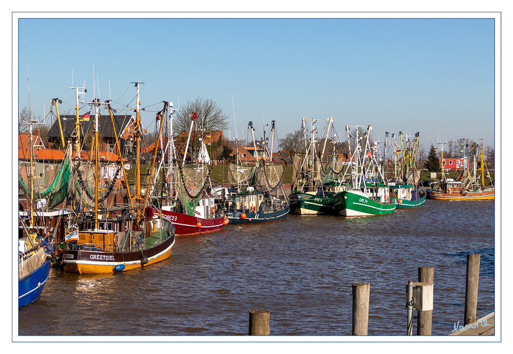 Greetsiel Kutterhafen
Der über 600 Jahre alte Fischereihafen Greetsiel beheimatet 27 Krabbenkutter und damit die größte Kutterflotte Ostfrieslands.
Schlüsselwörter: Nordsee