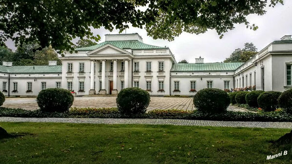 Warschauimpressionen
Das Warschauer Belvedere ist ein ursprünglich barocker und 1818 im klassizistischen Stil umgebauter Palast. Dieser befindet sich auf einem Hügel über einem künstlichen Teich am westlichen Rand des Łazienki-Parks am Übergang der Ujazdowski-Alleen in die Ulica Belwederska. laut Wikipedia
Schlüsselwörter: Polen