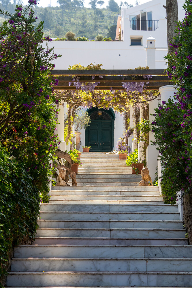 Villa Axel Munthe
Die Villa San Michele ist eine Villa, die der schwedische Armen- und Modearzt und Schriftsteller Axel Munthe in den neunziger Jahren des 19. Jahrhunderts in Anacapri auf der Insel Capri errichten ließ. laut Wikipedia
Schlüsselwörter: Italien; Capri