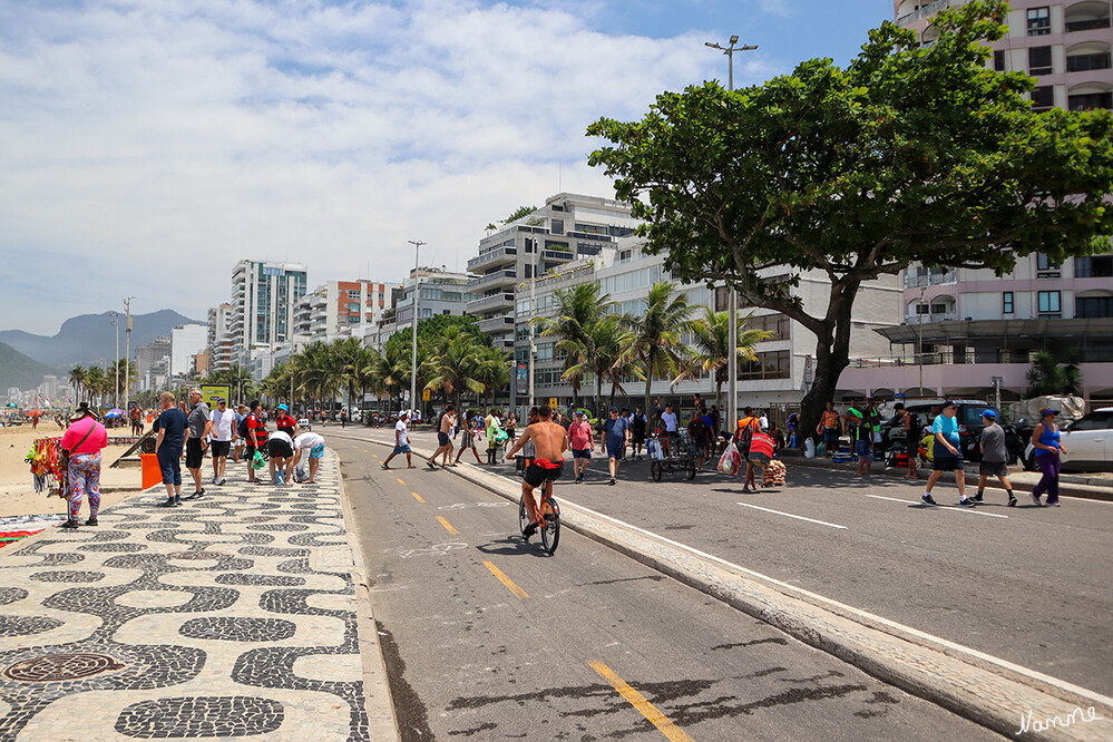 4 Brasilien - Ipanema 
Bis zu Beginn des 20. Jahrhunderts gab es in Ipanema nur ein paar wenige Sommerhäuschen am Strand, doch nachdem die Copacabana für viele unerschwinglich wurde, wich man in das Nachbarviertel Ipanema aus.

Schlüsselwörter: Rio de Janeiro