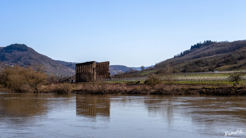 Kloster Stuben
Die Ruine der Stiftskirche liegt auf einer Halbinsel bei Bremm an der Mosel. Das Gelände des ehemaligen Klosters wird zum Weinbau genutzt und ist durch die Marke Abtei Kloster Stuben als Einzellage bekannt geworden. lt. Wikipedia 
Schlüsselwörter: Rheinland-Pfalz; 2026