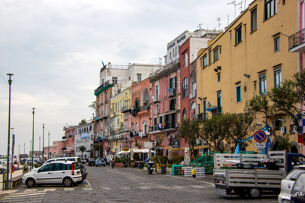Procida
ist eine Insel im Golf von Neapel. Sie zählt zu den Phlegräischen Inseln und gehört zur Metropolitanstadt Neapel in Kampanien. laut Wikipedia
Schlüsselwörter: Italien