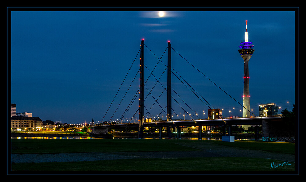 Rheinkniebrücke
Schlüsselwörter: Düsseldorf