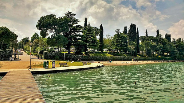 Am Gardasee
Peschiera 5 Sterne-Campingplatz Bella Italia
Schlüsselwörter: Italien