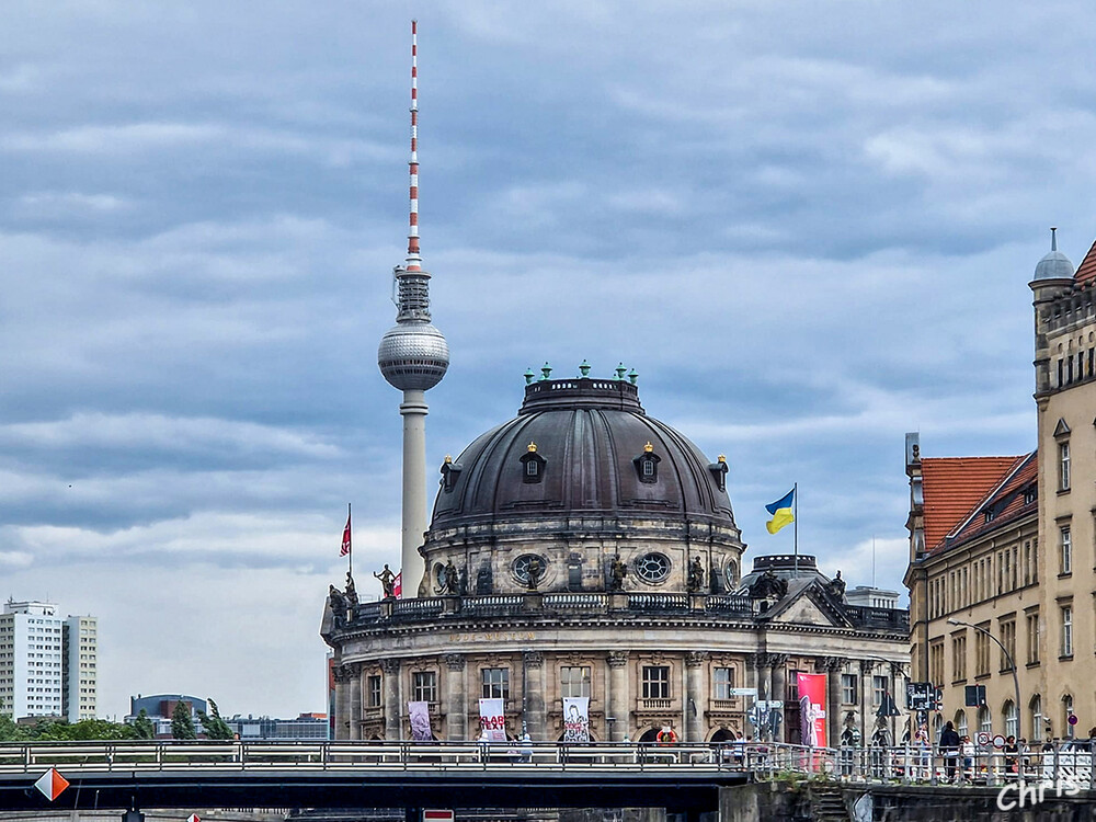 Spreerundfahrt
Der Fernsehturm am Alexanderplatz ist nicht nur das höchste Bauwerk in Deutschland, sondern auch das Wahrzeichen der Stadt.
Schlüsselwörter: Berlin