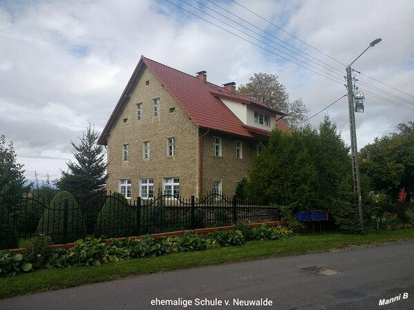 Neuwalde
Der Landkreis Neisse war ein preußischer Landkreis in Oberschlesien, der von 1742 bis 1945 bestand. Seine Kreisstadt war die Stadt Neisse, die seit 1911 einen eigenen Stadtkreis bildete. Das frühere Kreisgebiet liegt heute in der polnischen Woiwodschaft Oppeln. laut Wikipedia
Schlüsselwörter: Polen