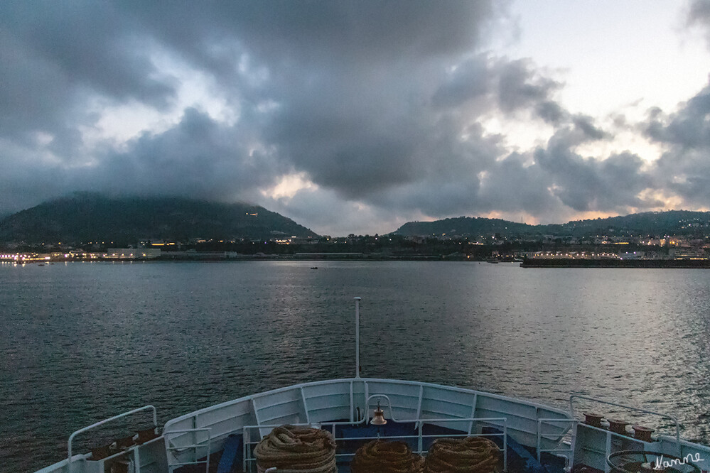 Auf der Fähre
Morgens früh kurz vor Neapel
Schlüsselwörter: Italien; Ischia