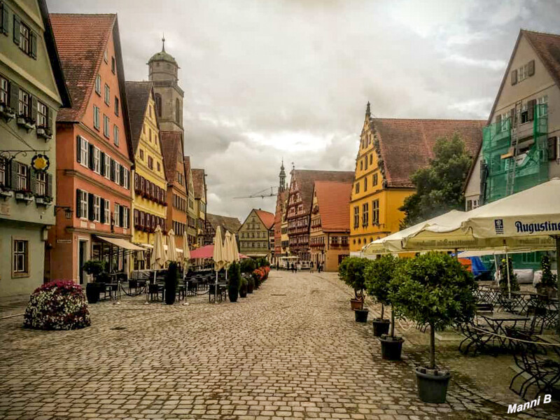 Dinkelsbühl
ist eine Große Kreisstadt im Landkreis Ansbach in Mittelfranken. Die ehemalige Reichsstadt ist aufgrund des außergewöhnlich gut erhaltenen spätmittelalterlichen Stadtbildes ein bedeutender Tourismusort an der Romantischen Straße. laut Wikipedia
Schlüsselwörter: Bayern