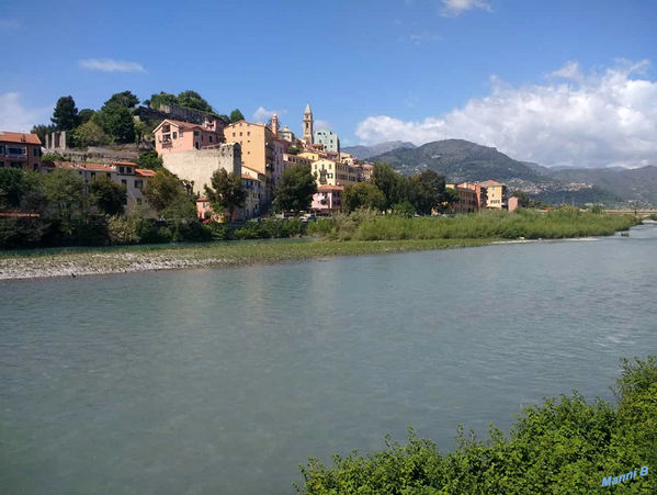 Ventimiglia
Ventimiglia ist eine Stadt in Norditalien in der Provinz Imperia in Ligurien mit 24.065 Einwohnern. Die Grenzstadt zu Frankreich liegt an der Riviera. laut Wikipedia
Schlüsselwörter: Italien