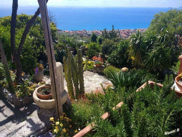 Verezziimpressionen
Blick auf die Bucht von Piertra Ligure und Borgio Verezzi 
Schlüsselwörter: Italien