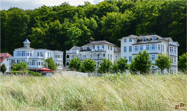 Alte Villen am Fischerstrand
An dieser historischen Stelle, begann vor über hundert Jahren die Geschichte des Ostseebades Binz.
Schlüsselwörter: Binz