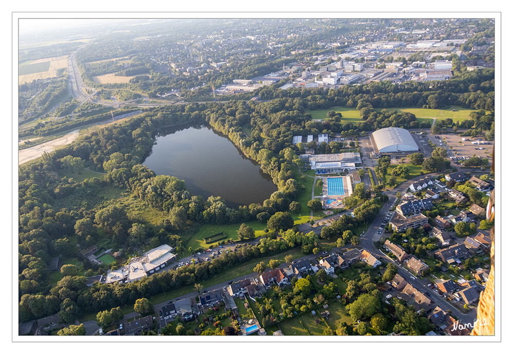 Rasch an Höhe gewonnen
Unter uns der Reuschenberger See
Schlüsselwörter: Ballonfahrt 2024
