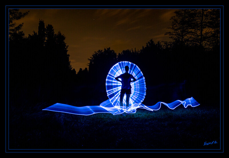 Aus dem Schatten getreten
Schlüsselwörter: Lichtmalerei , Light Painting, 2020