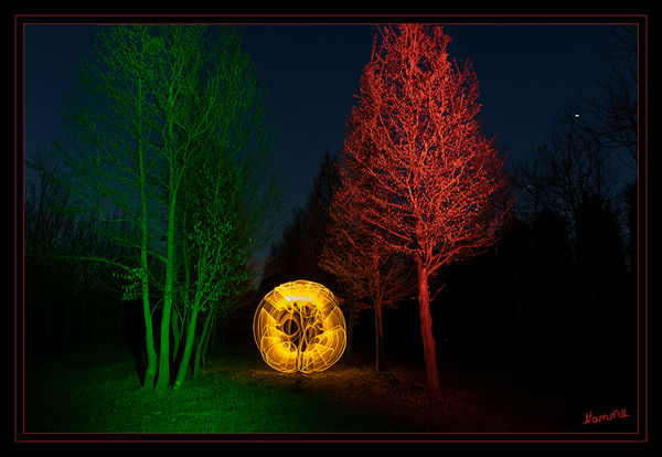 Gelb
Schlüsselwörter: Lichtmalerei ,    Light Painting