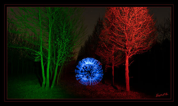 Blau
Schlüsselwörter: Lichtmalerei ,    Light Painting