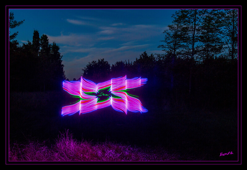 Pink
Schlüsselwörter: Lichtmalerei , Light Painting, 2020