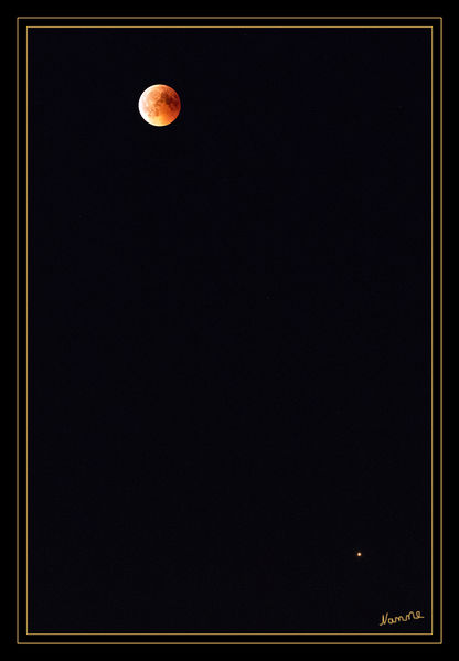 Blutmond und Mars
Totale Mondfinsternis 2018: Am Freitagabend war nicht nur eine besonders lange Mondfinsternis am Himmel zu beobachten, sondern auch ein besonders naher Mars. Das seltene astronomische Spektakel war bei angenehmen Temperaturen gut zu sehen.
Schlüsselwörter: Mondfinsternis, Blutmond, Mars