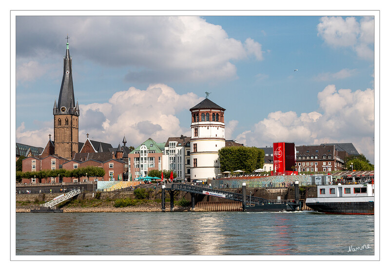 35 - Düsseldorf
Lambertunskirche und Schloßturm 
2020
Schlüsselwörter: Düsseldorf; Altstadt; Bootstour