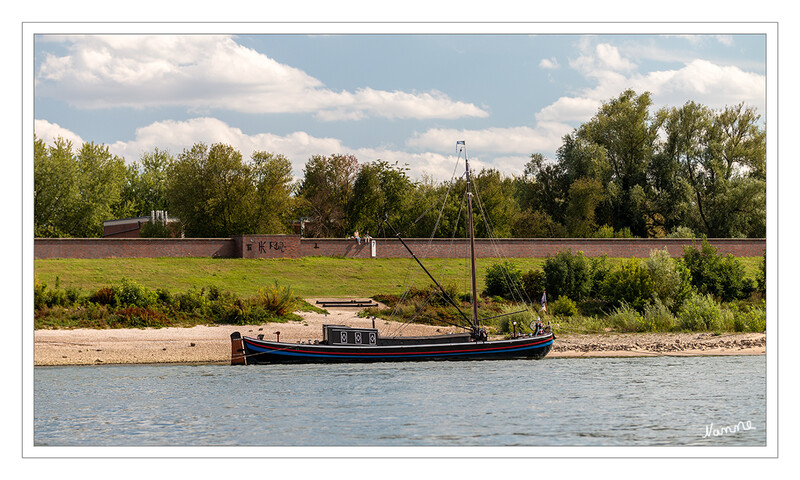 Bootstour
den Rhein hoch Richtung Köln
Schlüsselwörter: Bootstour;