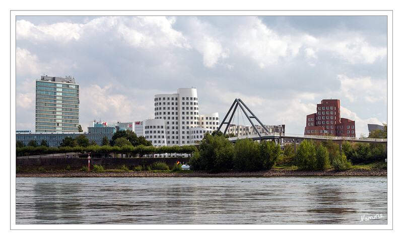 Bootstour
Blick Richtung Medienhafen
Schlüsselwörter: Düsseldorf; Altstadt; Bootstour