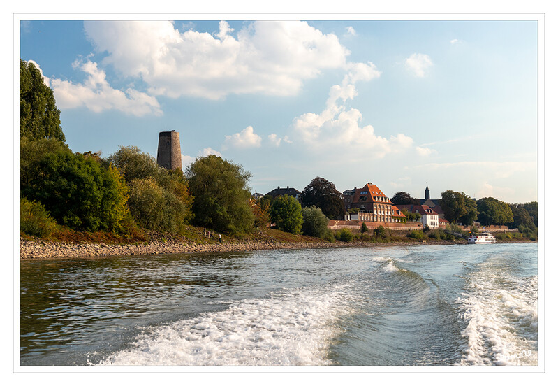 Bootstour
Kaiserswerth ist ein am Rhein gelegener Stadtteil Düsseldorfs, der zum Stadtbezirk 5 gehört. Die frühere Reichsstadt wurde 1929 eingemeindet. Der Name Kaiserswerth leitet sich aus dem mittelhochdeutschen Wort werth für Insel her. Er bedeutet somit Kaiserinsel bzw. Insel des Kaisers. laut Wikipedia
Schlüsselwörter: Düsseldorf