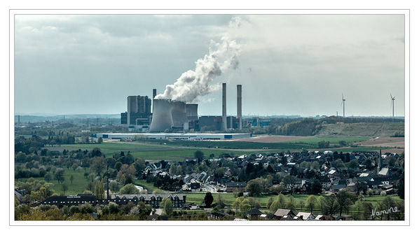 Kraftwerk Weisweiler
Das Kraftwerk Weisweiler der RWE AG in Eschweiler−Weisweiler dient der Grundlast. Es wird mit Braunkohle befeuert, die von der RWE Power AG im Tagebau Inden abgebaut wird. laut Wikipedia
Schlüsselwörter: Braunkohletagebau Inden, Kraftwerk Weisweiler