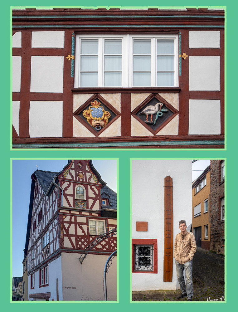 Moseltour - Bremm Storchenhaus
Das Storchenhaus zählt zu den schönsten Barock-Fachwerkhäusern an der Mosel. Es wurde in den Jahren 1695/96 auf einem älteren Sockelgeschoss erbaut. Detailgetreu wird auch der Storch mit Schlange dargestellt, welcher als Glücksbringer symbolisiert wird oder auch als Zeichen des Baders steht. lt.bremm-mosel
Die Latte am Haus zeigt wie hoch die Mosel immer mal wieder ins Dorf kam.
Schlüsselwörter: Rheinland-Pfalz; 2026