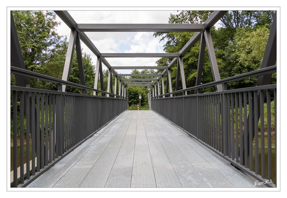 Brücke
für Fußgänger und Radfahrer von Minkel nach Helpenstein
