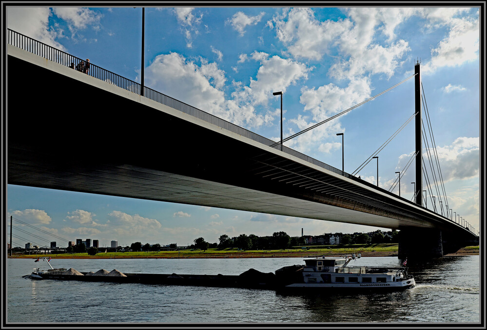 Brücken und Stege „Oberkasseler Brücke“
mit Schiff
Elise
Schlüsselwörter: 2022