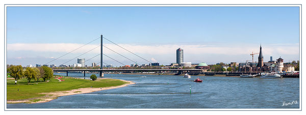 Blick auf die Oberkasseler Brücke
Die Oberkasseler Brücke von heute hatte schon zwei Vorgängerinnen. Als erste Straßenbrücke in Düsseldorf überhaupt entstand die früheste Brücke 1898.
Schlüsselwörter: Düsseldorf                         Oberkasseler Brücke