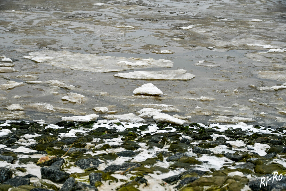 Wattenmeer
es zeigt sich nach frostiger Nacht mit -10 Grad im ungewohnten Anblick.
Schlüsselwörter: 2024