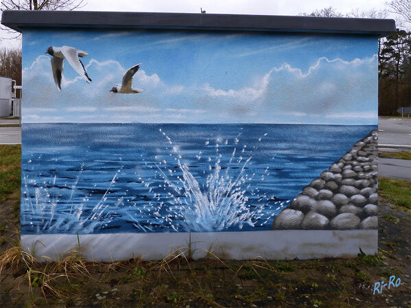 Trafohäuschen
gesehen an der Ostsee nahe Boltenhagen-Hafen
Schlüsselwörter: Ostsee