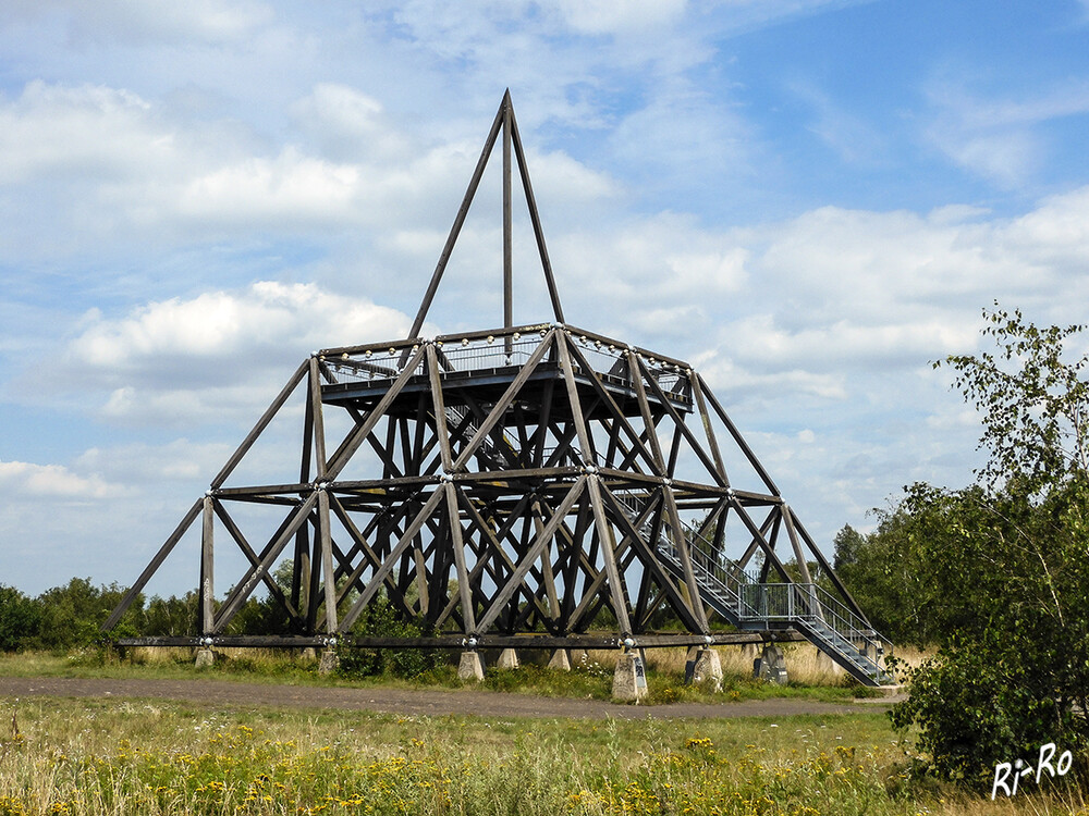 Spurwerkturm
Jan Bormann erbaute ihn aus 1.000 Metern gebrauchter Spurlatten auf der Halde Brockenscheidt. (wikipedia.org)
