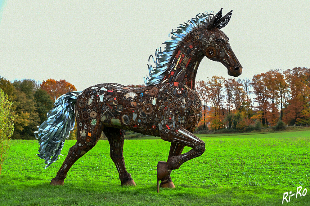 Pferd
die originellen u. nicht selten lebensgroßen Objekte sind an jedem Ort atemberaubende Highlights. (shona-art)

 
