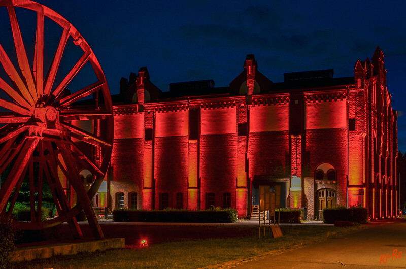 Night of Light
Die Zeche Waltrop, von 1903 bis 1979 in Betrieb, zählt zu den schönsten Schachtanlagen des Ruhrbergbaus.
Schlüsselwörter: Lünen; Colani-Ei; Ufo