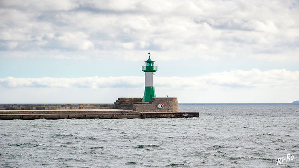 Mole mit Leuchtturm
Stadthafen Sassnitz
1889 bis 1912 wurde die ca. 1,5 km lange Steinmole errichtet. An der Spitze steht ein achteckiger Leuchtturm erbaut 1903
Schlüsselwörter: Rügen, Sassnitz