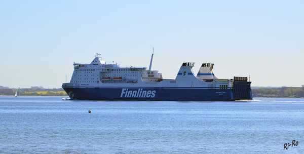 Fähre
Ausfahrt von der Trave in die Ostsee
Schlüsselwörter: Travemünde