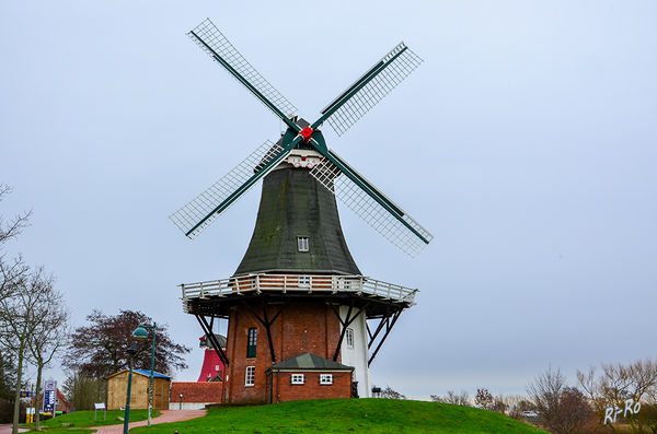 Grüne Mühle
zweistöckiger Galerieholländer erbaut 1856 in Greetsiel
Schlüsselwörter: Nordsee,