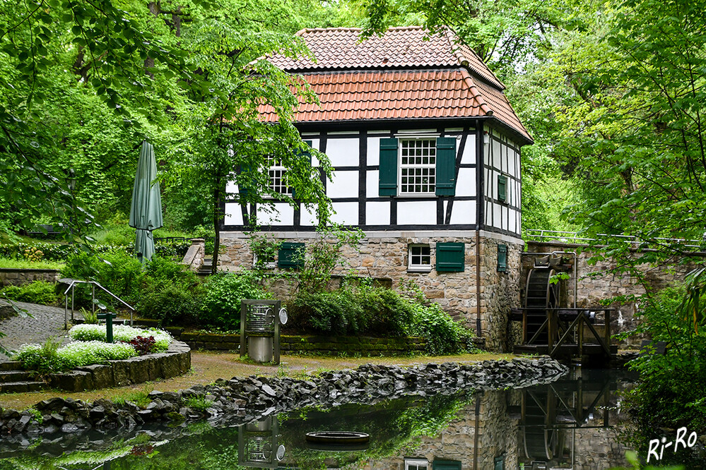 5 - Schlossmühle Lippholthausen 
sie gehörte zum Haus Buddenburg u. wurde 1535 erstmals genannt. (lt. lüner-lippeaue.de)

 
