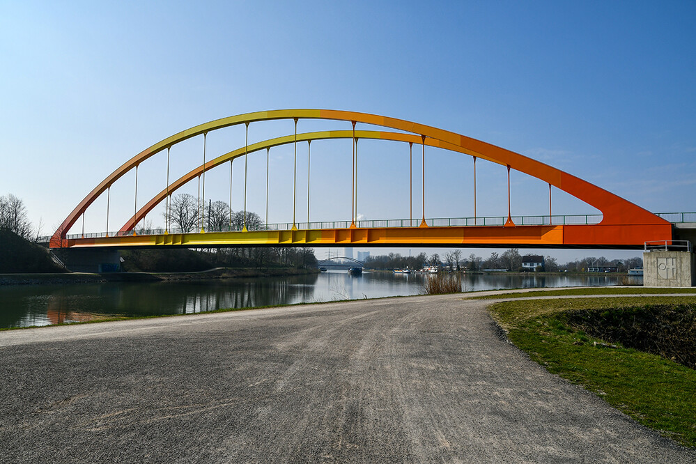 Farbenfroh "Stabbogenbrücke"
Roland
Schlüsselwörter: 2022