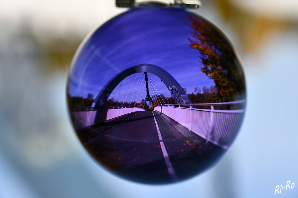 Fußgängerbrücke
über den Datteln-Hamm-Kanal bei km 24,74. Es ist eine Stahlbogenbrücke. (karl-gotsch.de)
Schlüsselwörter: Kugel; Kugelfoto; 